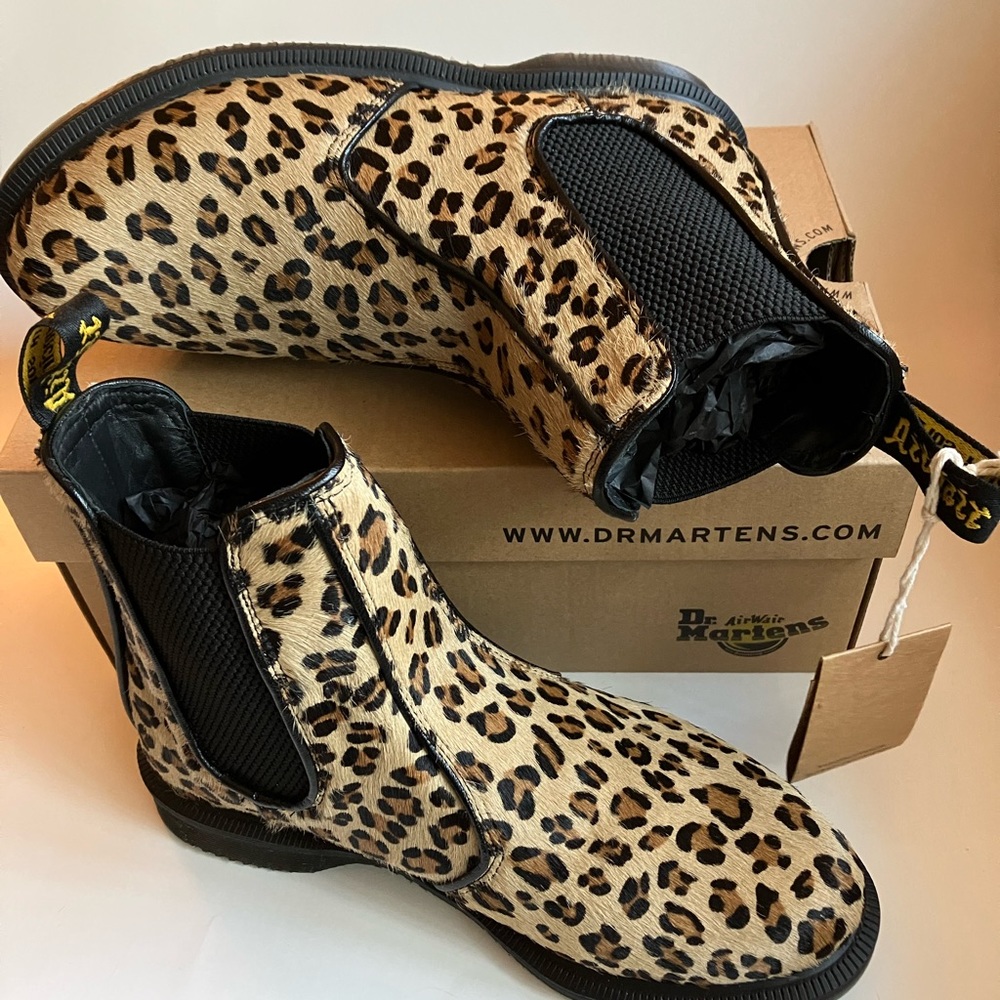 NWT in Box! DOCS Chelsea boots 38/us7-7.5-8. Kensington.